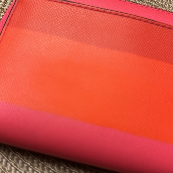 Kate Spade Wallet zip around lots pockets never used - Picture 8 of 8